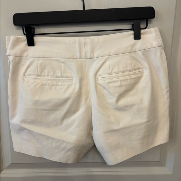Lilly Pulitzer white trouser pull on shorts with zipper size 4 - Picture 9 of 13